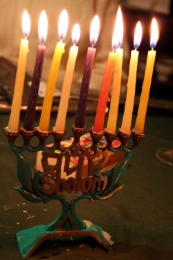 lens18883572_1321325460Menorah